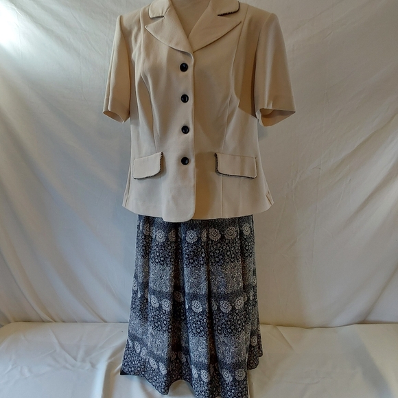 STUDIO I Two Piece Skirt Set Tan/Black Blazer & Floral Skirt set Size 14W - Picture 3 of 15